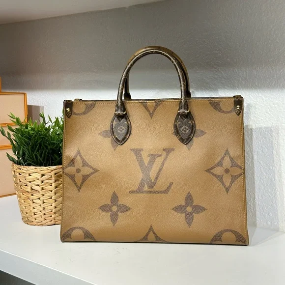 Louis Vuitton Monogram Canvas OnTheGo MM Shoulder Bag Totes - Picture 1 of 11